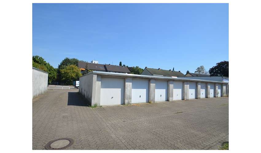 *RRESERVIERT*Jetzt investieren- Großer Garagenhof…